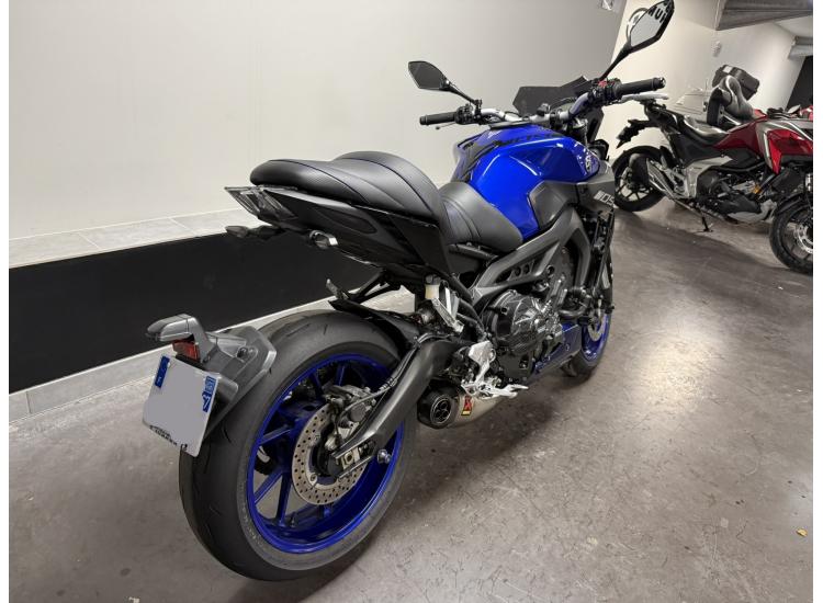 YAMAHA MT-09
