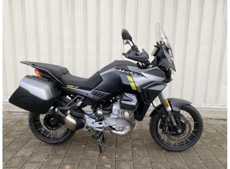 MOTO GUZZI STELVIO