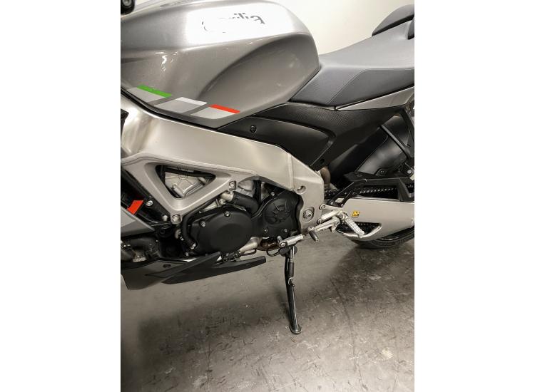 APRILIA TUONO 1100 V4